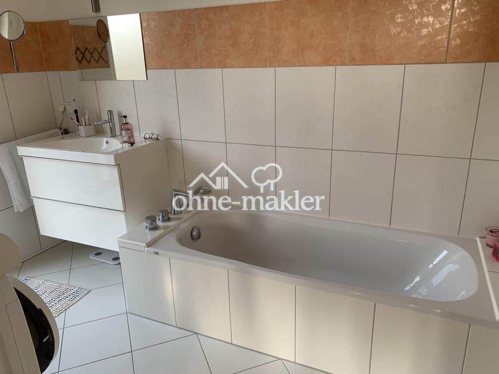 Bad DG mit Wanne
