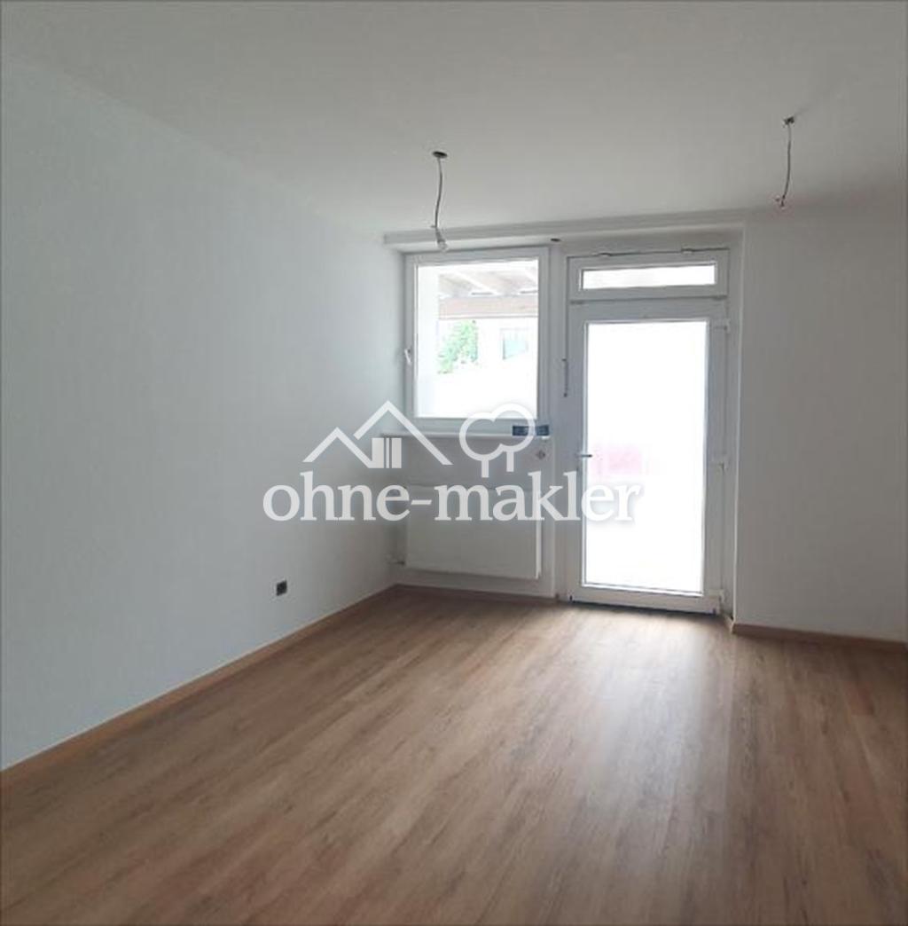 Küche mit Nebeneingang