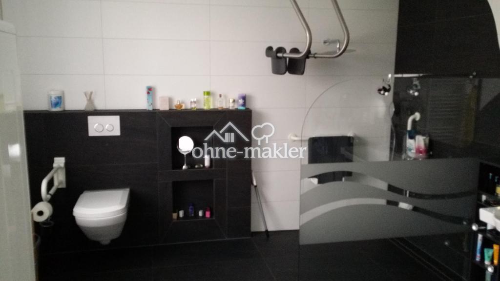 Großes Badezimmer