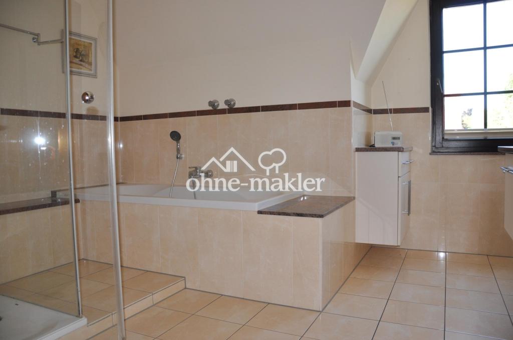 Bad OG Wanne und Dusche