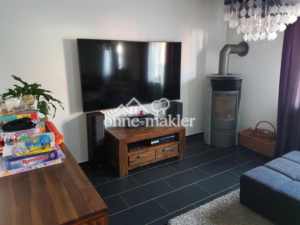 Wohnzimmer mit Kamin Bild 2