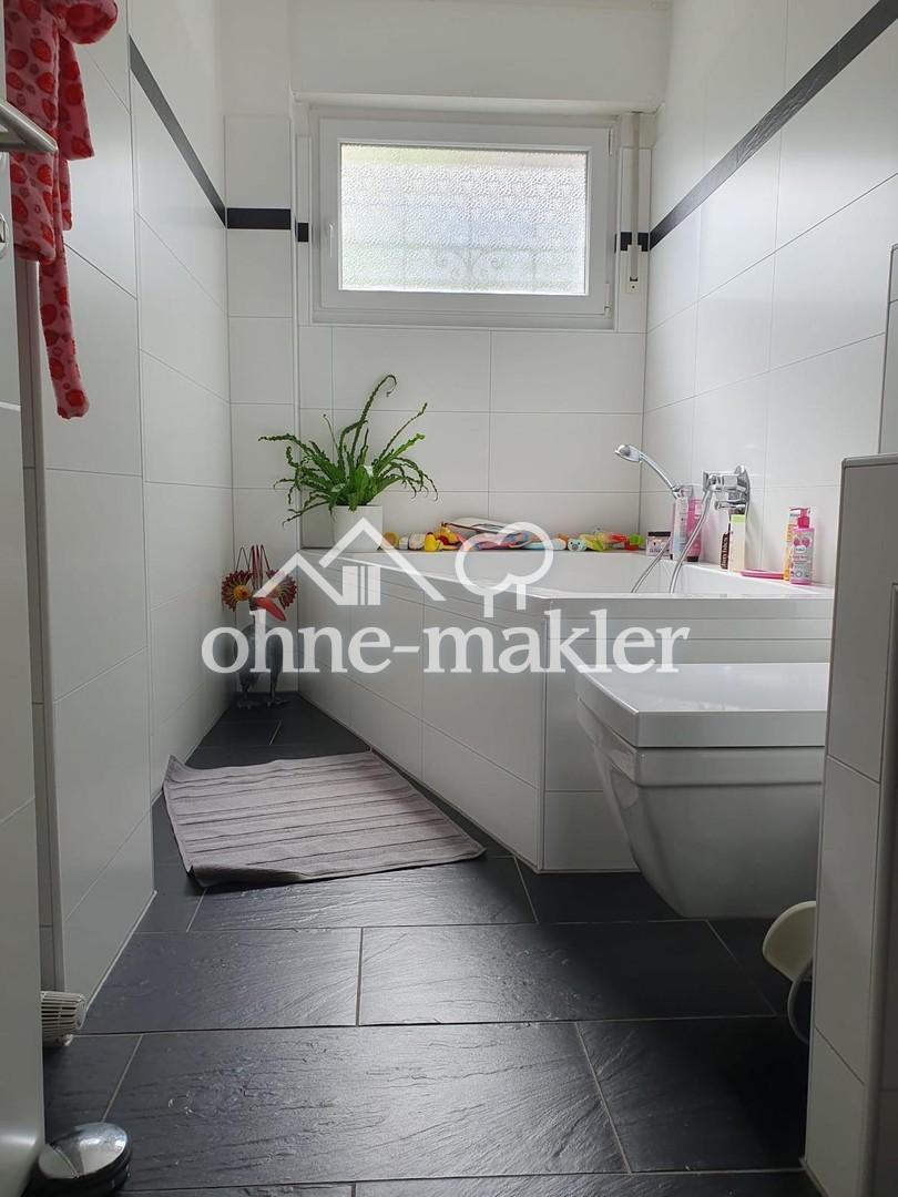 WC mit Badewanne im EG