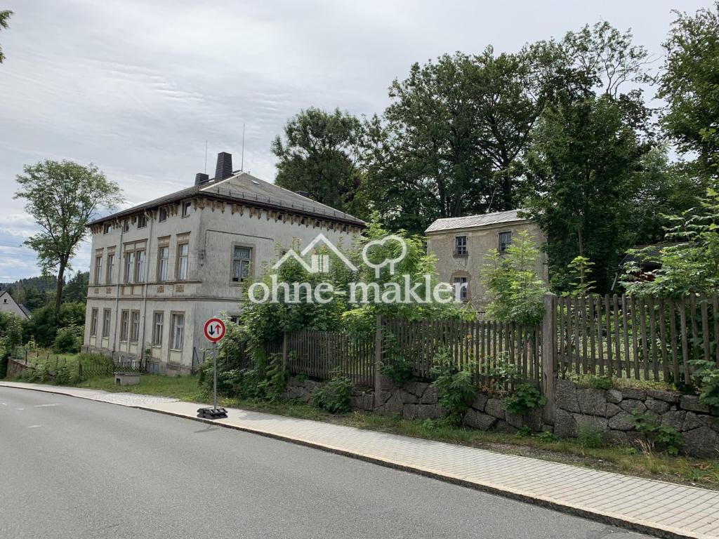 Villa mit Nebenhaus