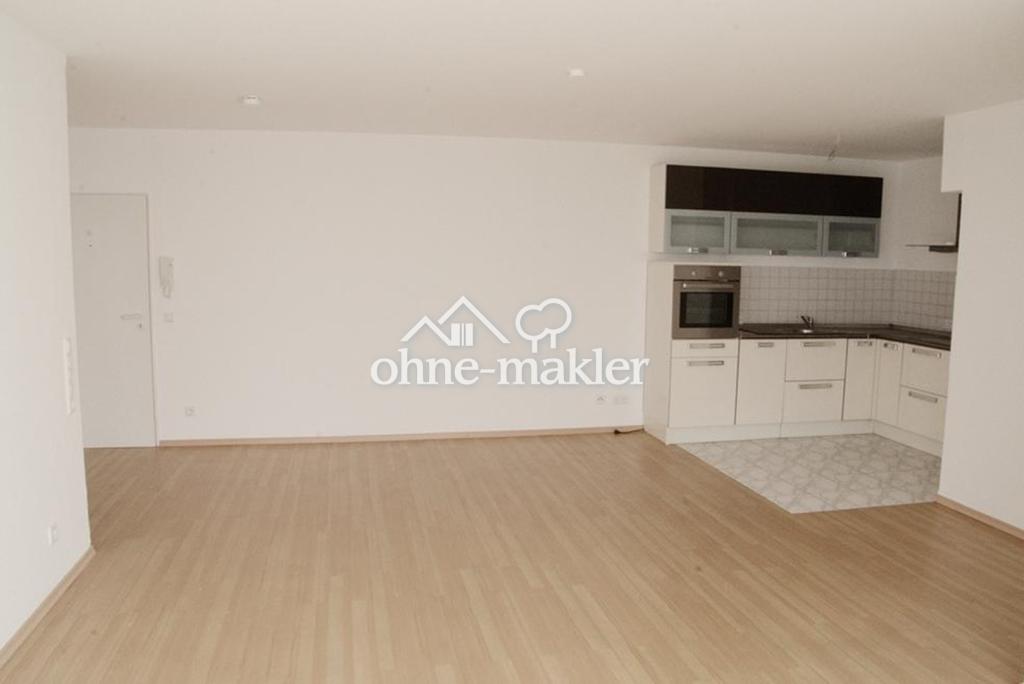 Wohnzimmer mit offener Küche