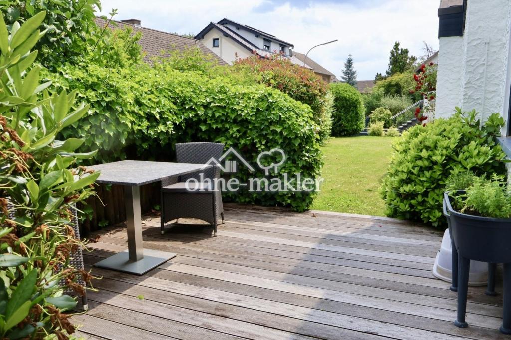Holzterrasse vor der Küche