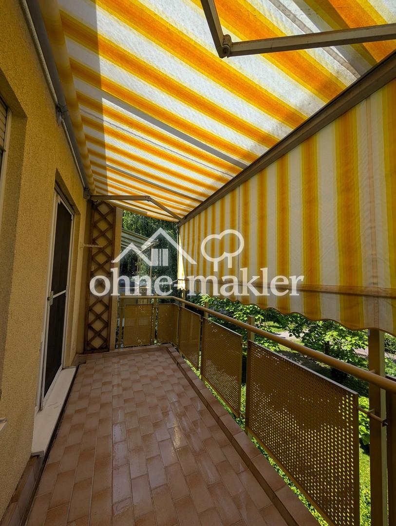 Balkon mit Markise