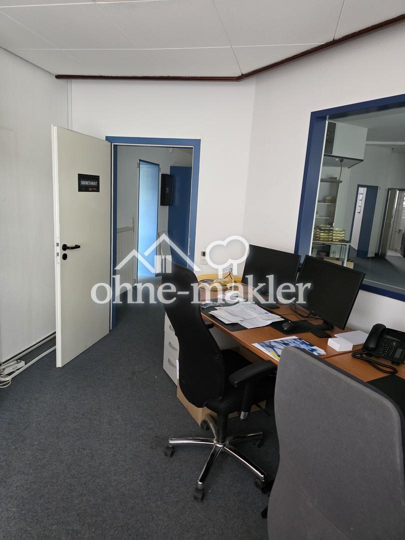 Büro mittlerer Eingang