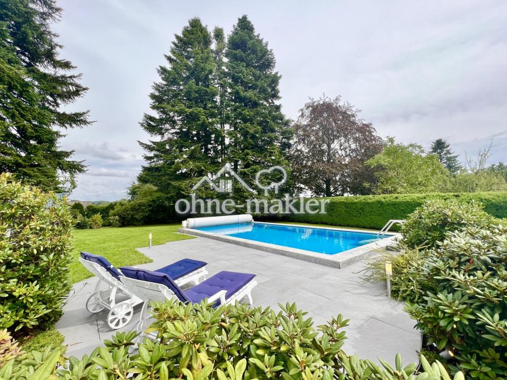 Pool mit Terrasse