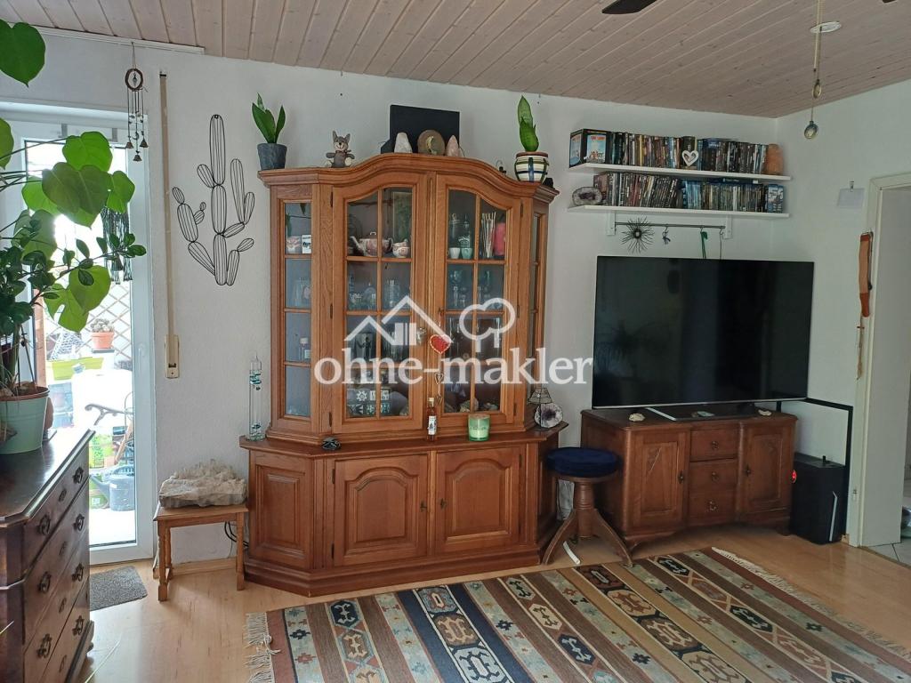 Wohnzimmer mit Balkonzugang