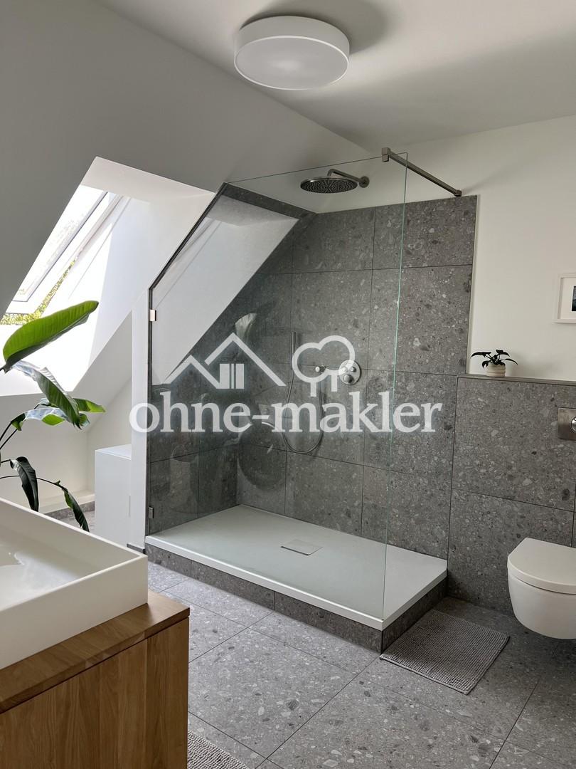 Großes Badezimmer