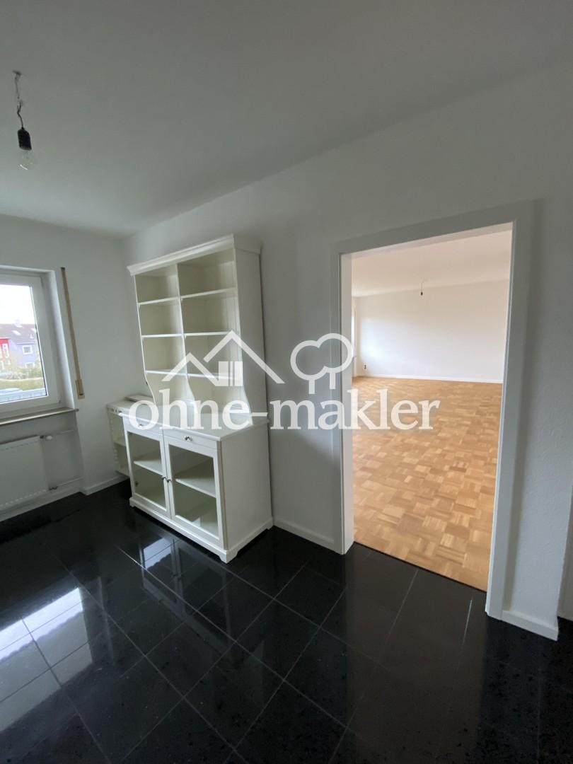 Küche, Blick ins Wohnzimmer