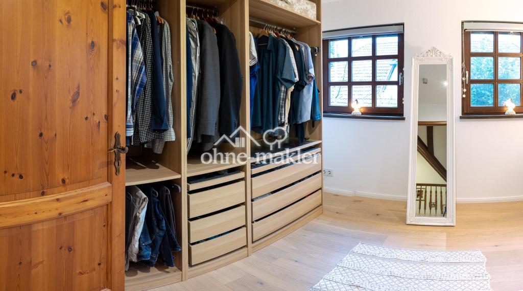 Begehbarer Kleiderschrank