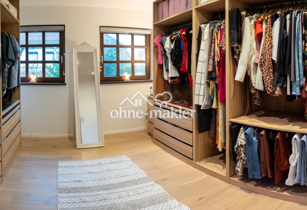 Begehbarer Kleiderschrank