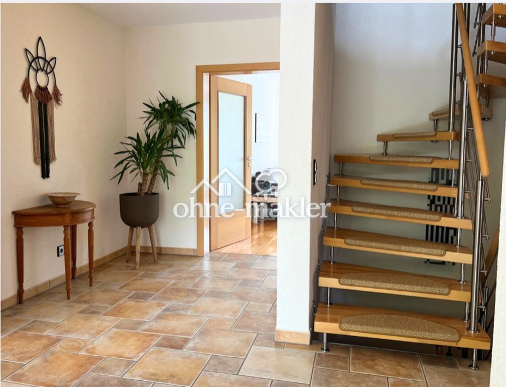 Flur mit Blick ins Wohnzimmer