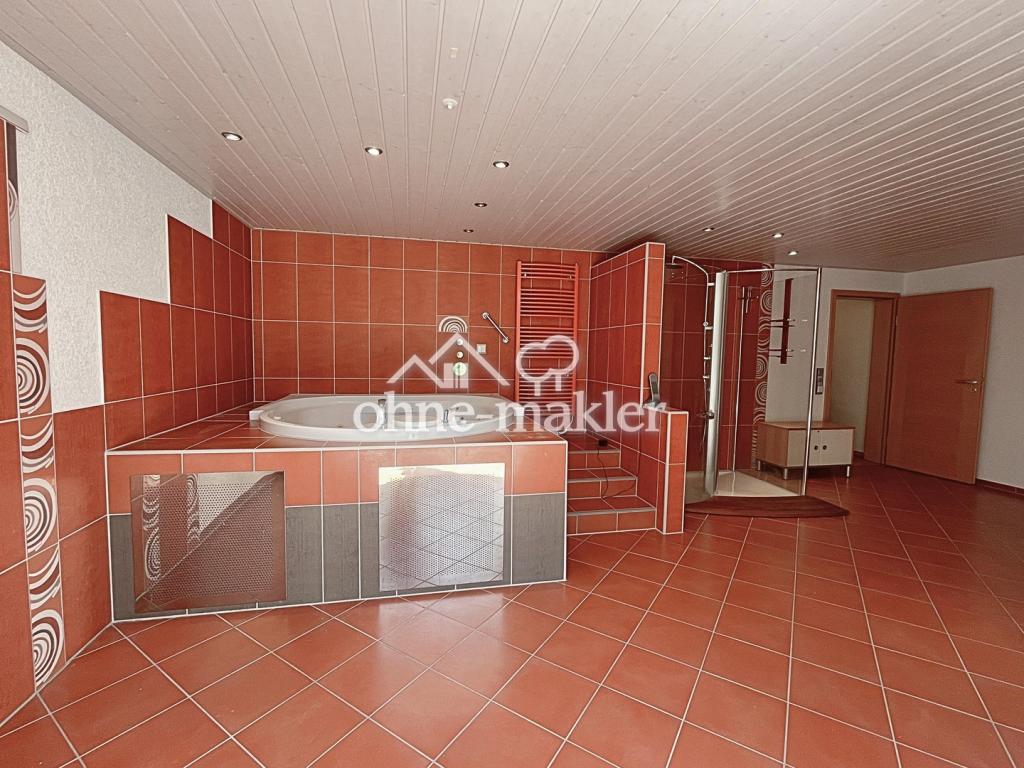 Jacuzzi im Wellnessbereich