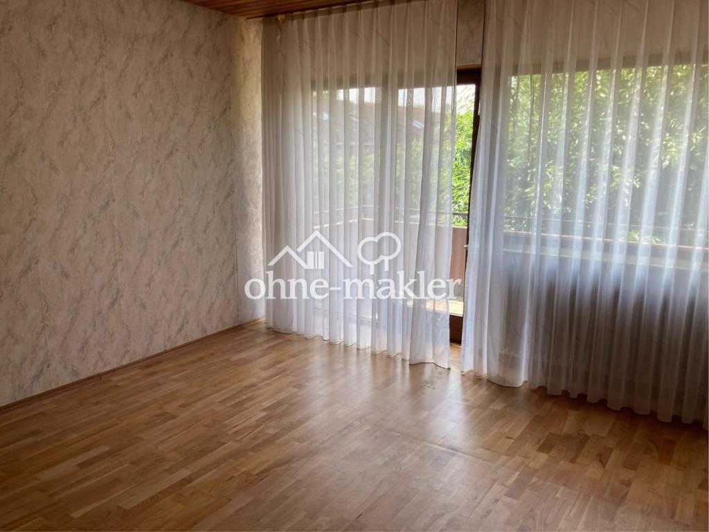 Schlafzimmer mit Balkonzugang