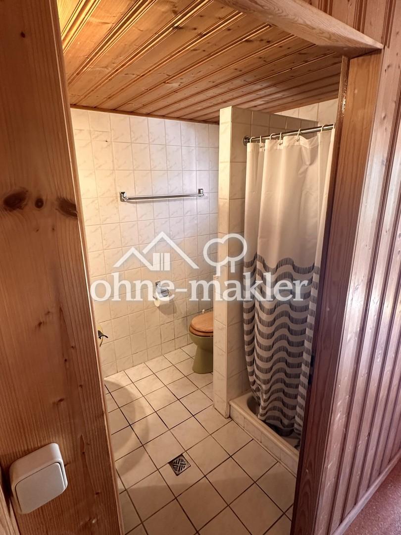 Badezimmer mit Dusche
