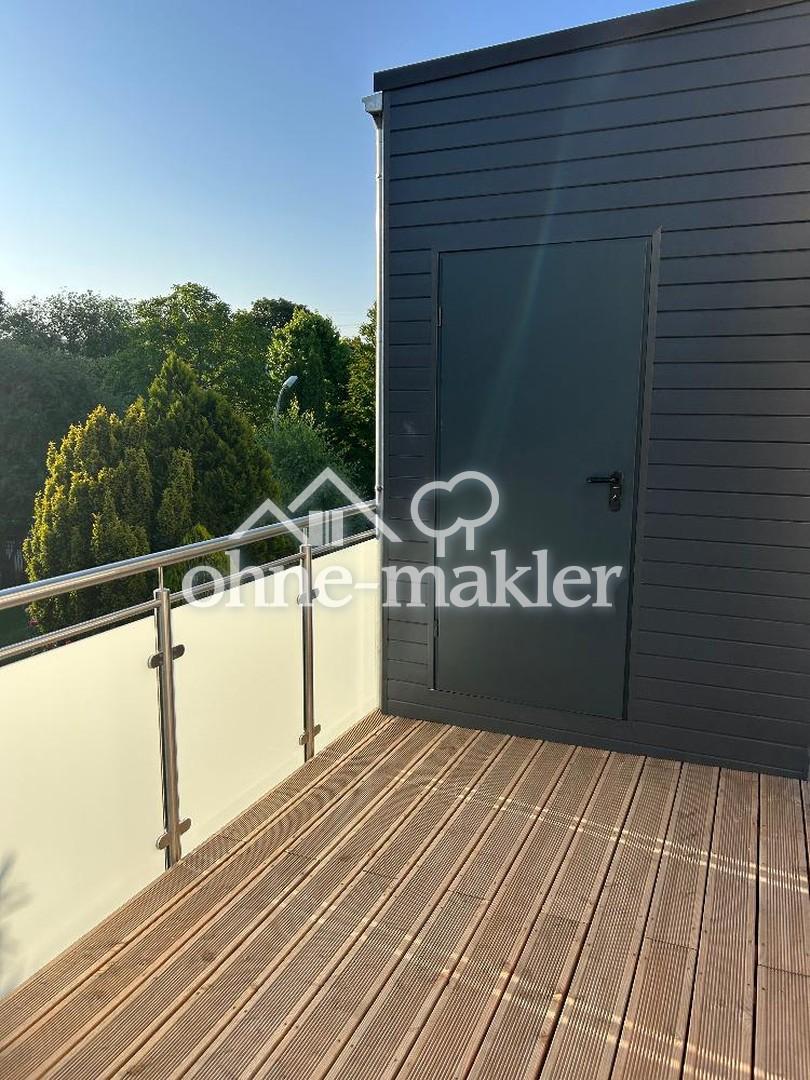 Balkon mit Abstellkammer