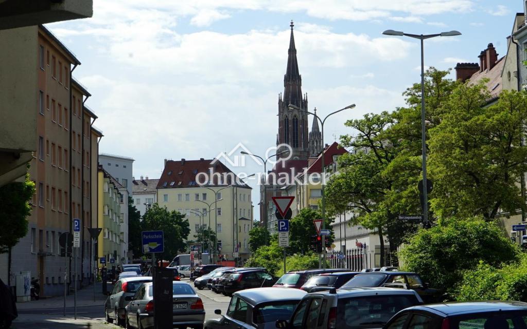 Obergiesing: Möbliertes 1-Zi.-Apartment mit Südbalkon zum Innenhof - Foto 1