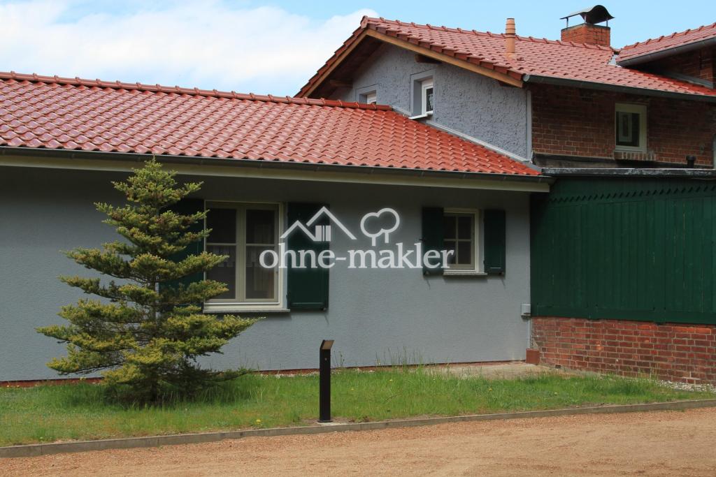 Schlafzimmer- und Bad-Fenster