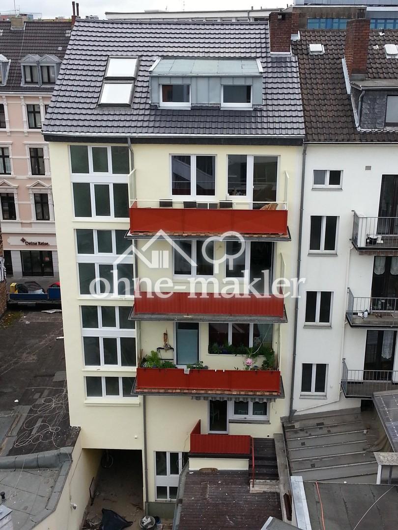 Ansicht Hinterhof mit Balkon