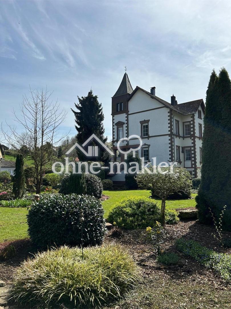Haus mit Seitenansicht Park