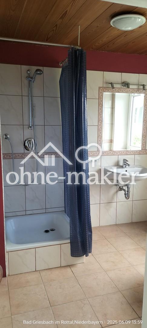 Dusche, Toilette im 1.OG