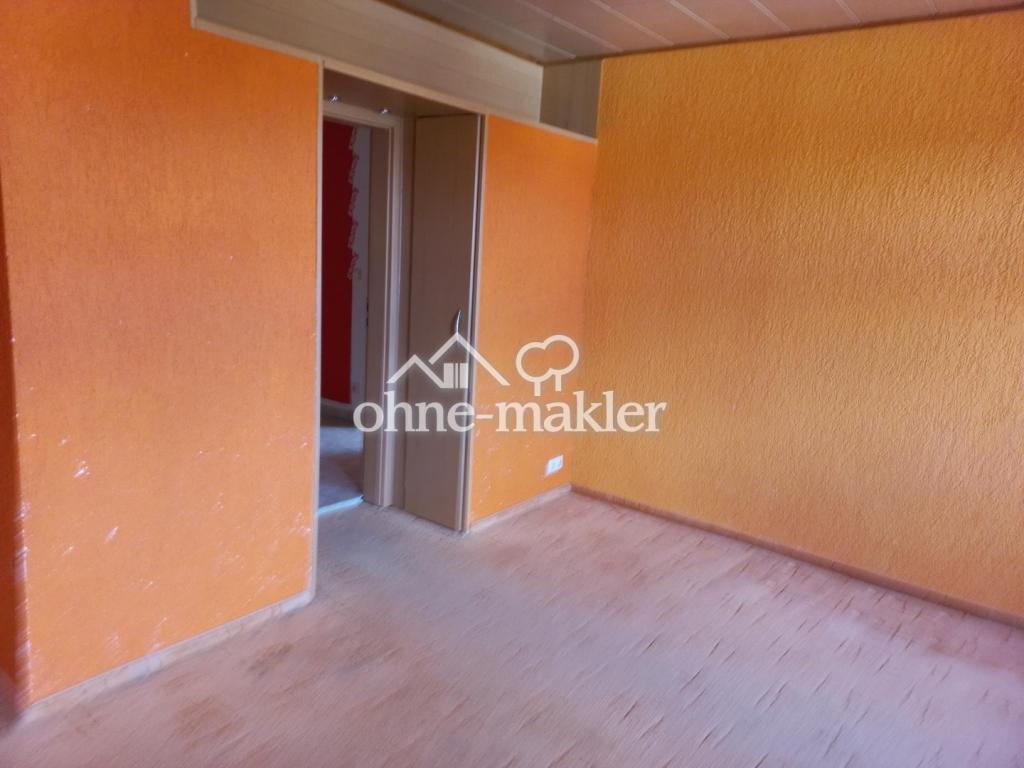 Wohnzimmer mit Einbauschränken
