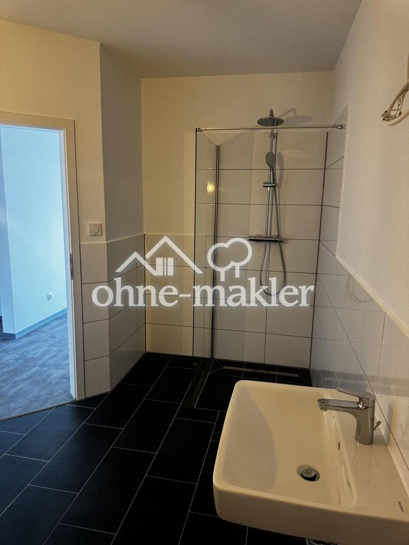 Wohnen mit Stil: Penthouse-Wohnen im Grünen – 4-Zimmer-Dachgeschosswohnung mit ca. 144 m² - Photo 2