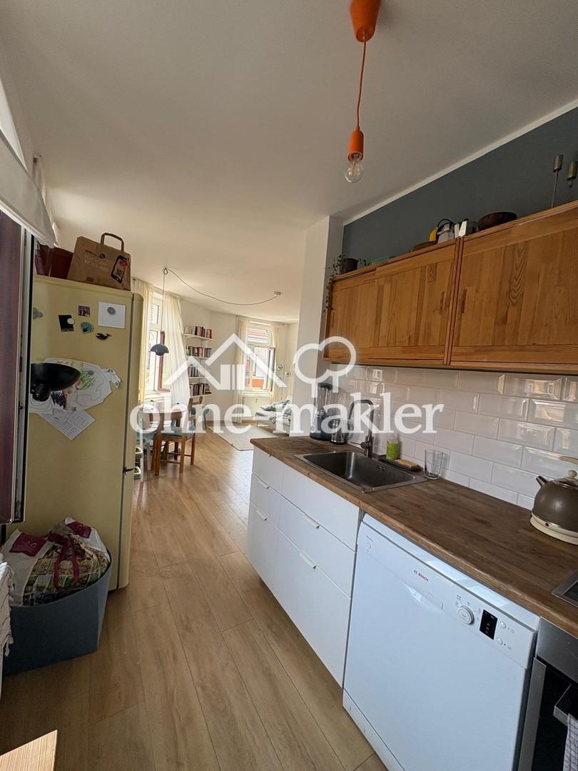 Küche mit Block ins Wohnzimmer