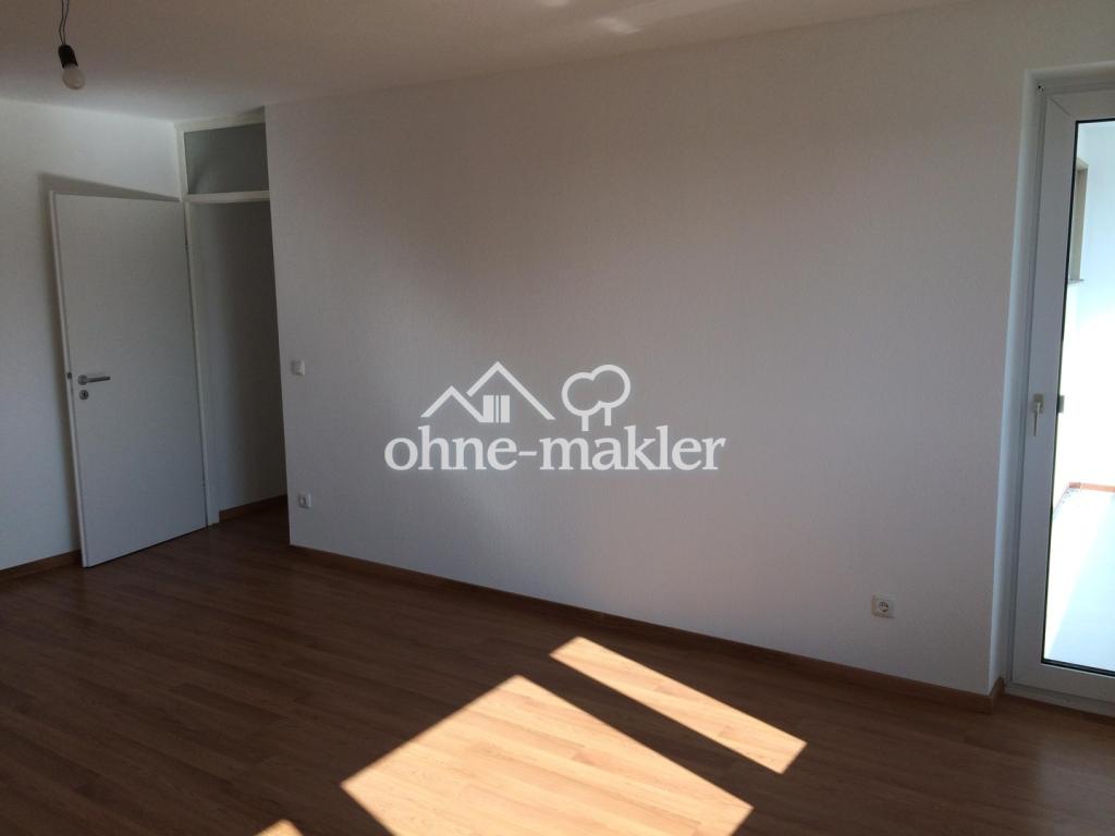 Wohnzimmer - Zugang zum Balkon