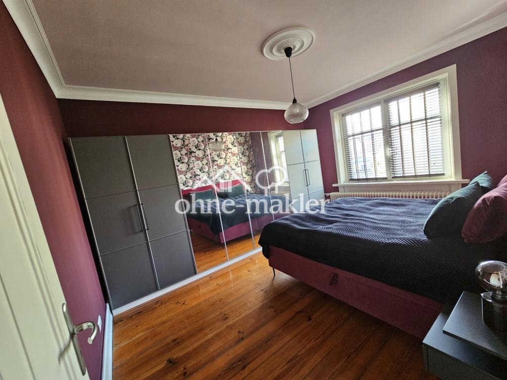 Schlafzimmer 1