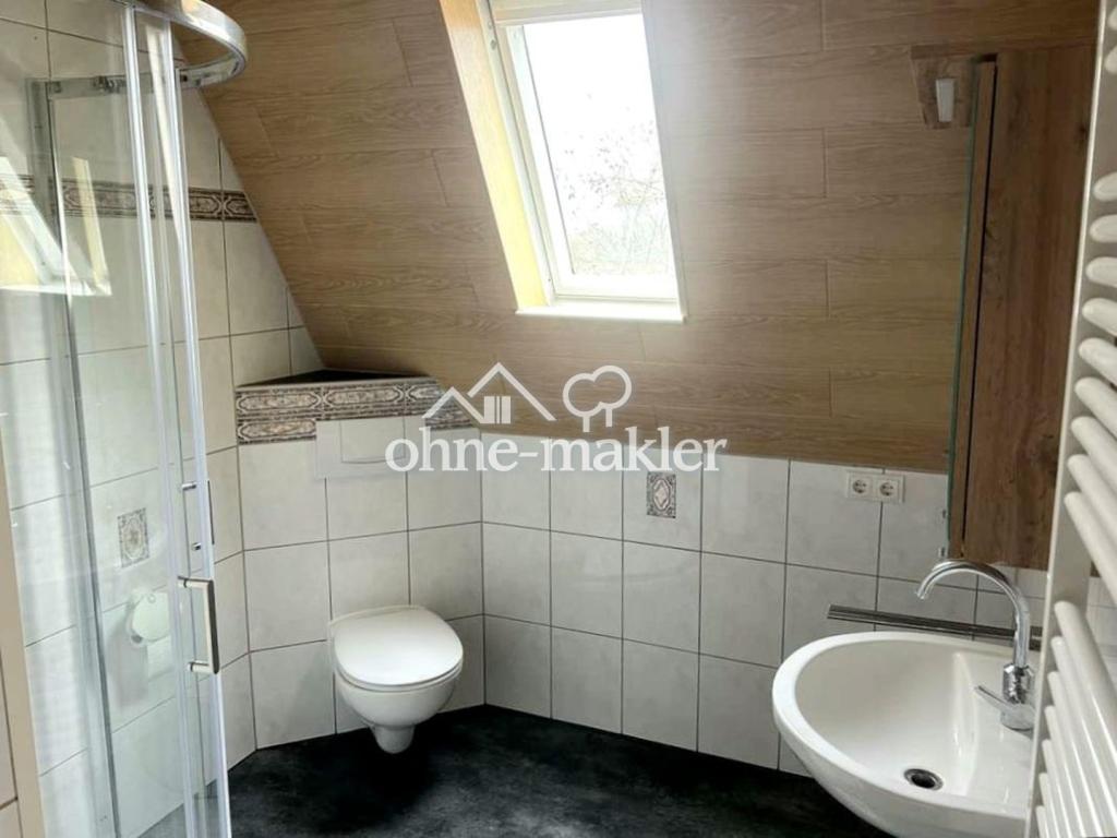 Badezimmer 2 im Dachgeschloss