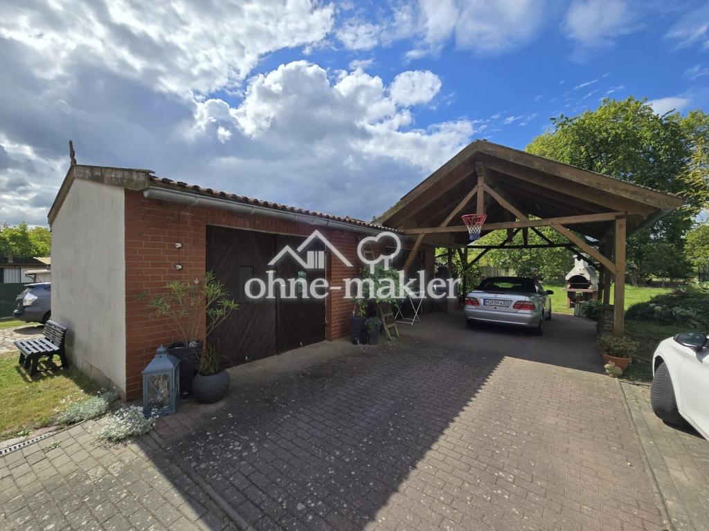 Ansicht Garage und Carport