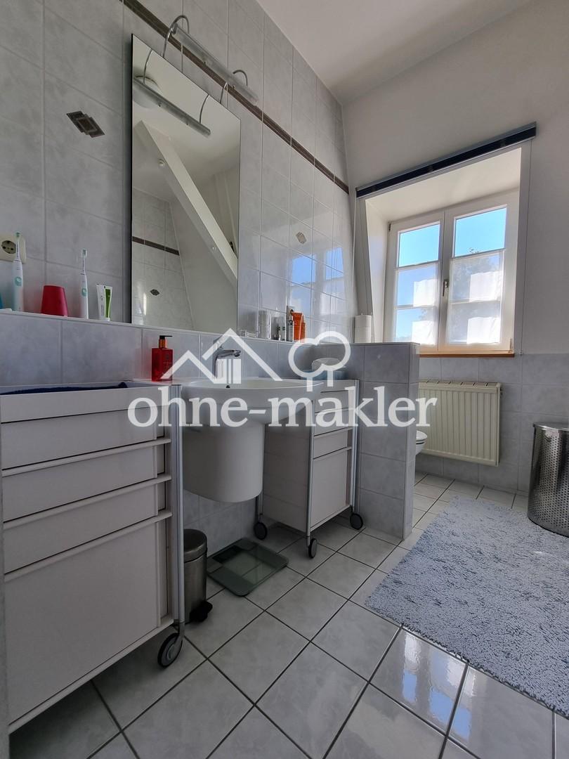 Badezimmer mit Fenster