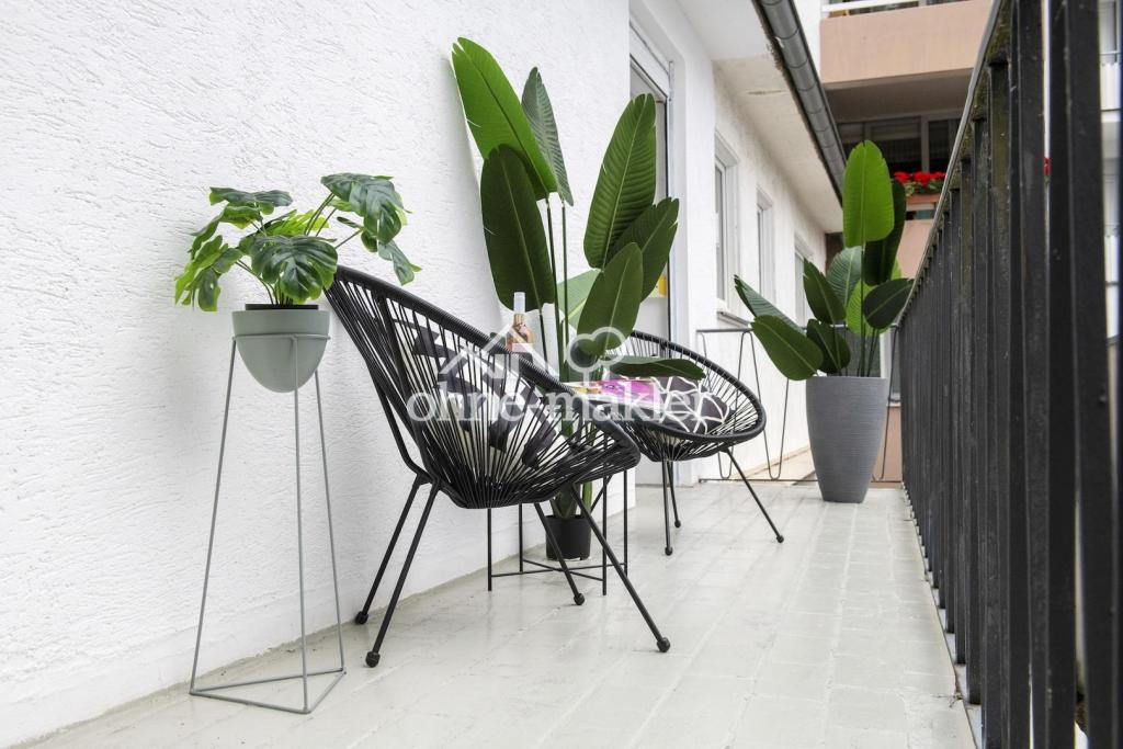 Balkon / Seiteneingang I