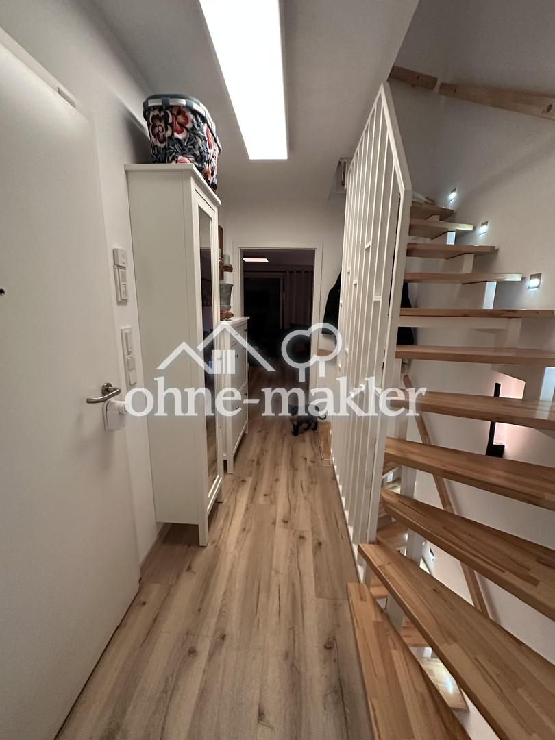 Flur EG (Richtung Wohnzimmer)