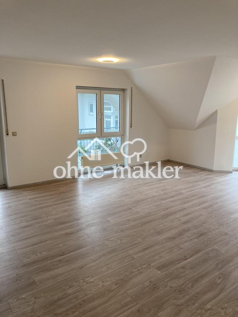 Wohnzimmer, riesiger Balkon