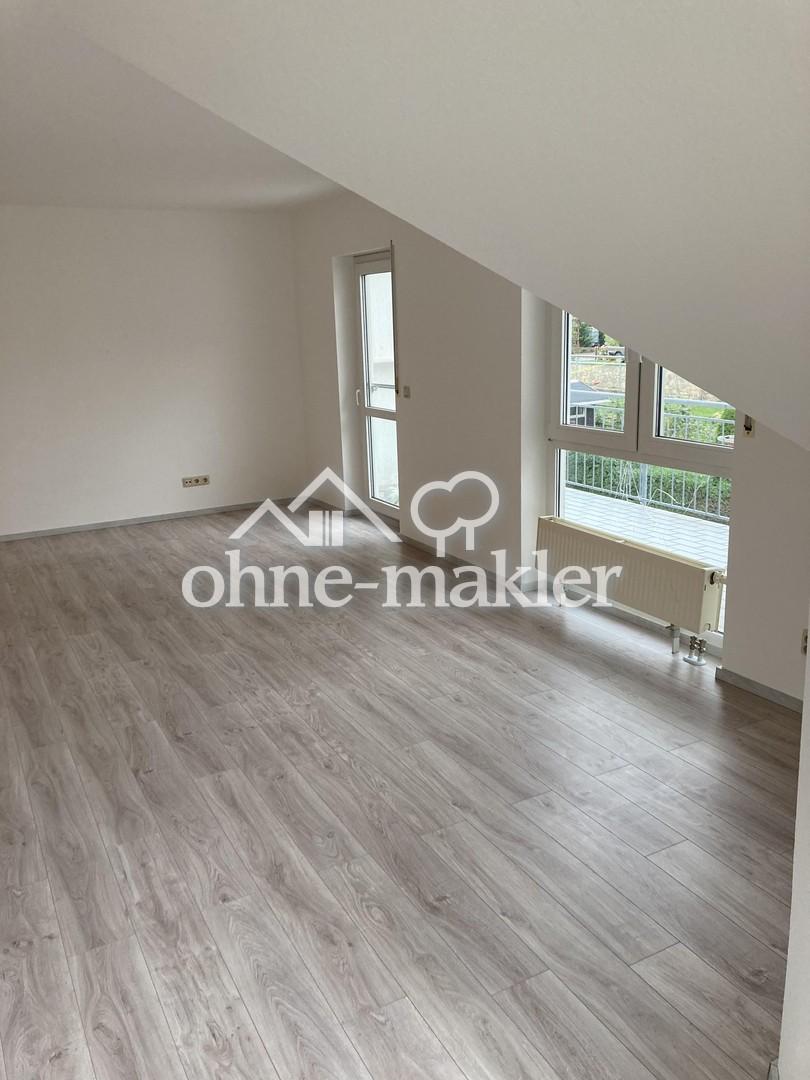 Wohnzimmer, riesiger Balkon