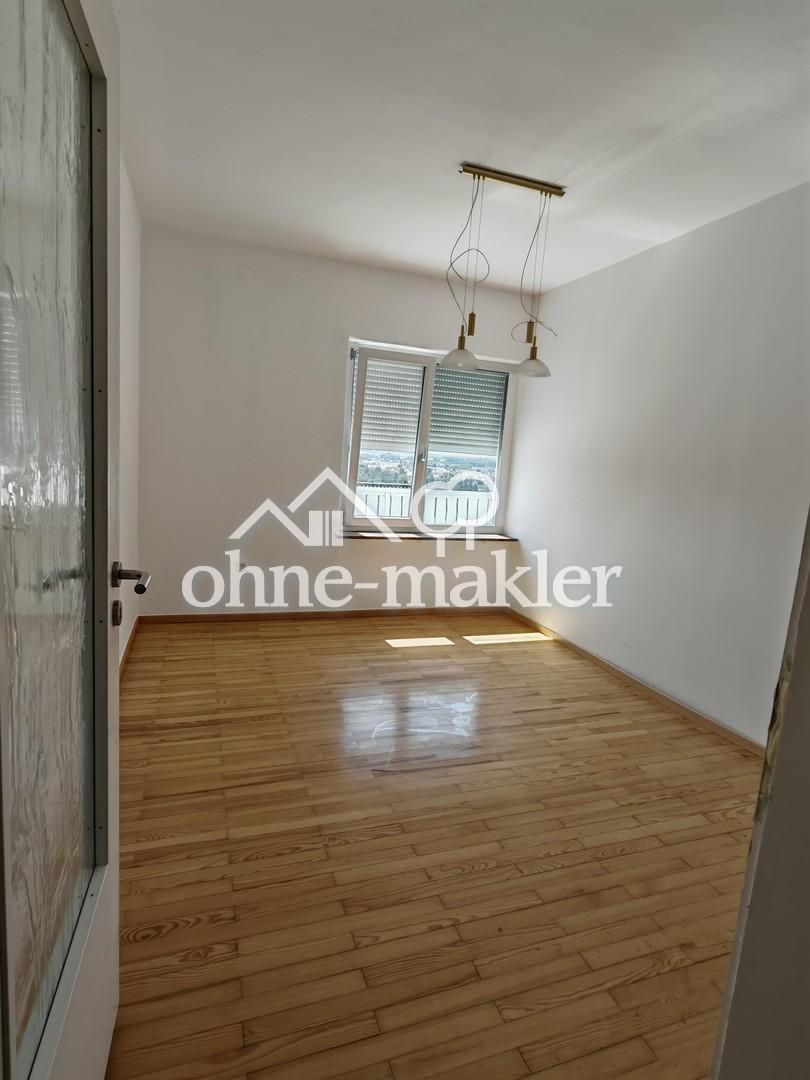 Geräumige 3 Zimmer Wohnung mit Aussicht am Ettmannsdorfer Berg - Foto 4