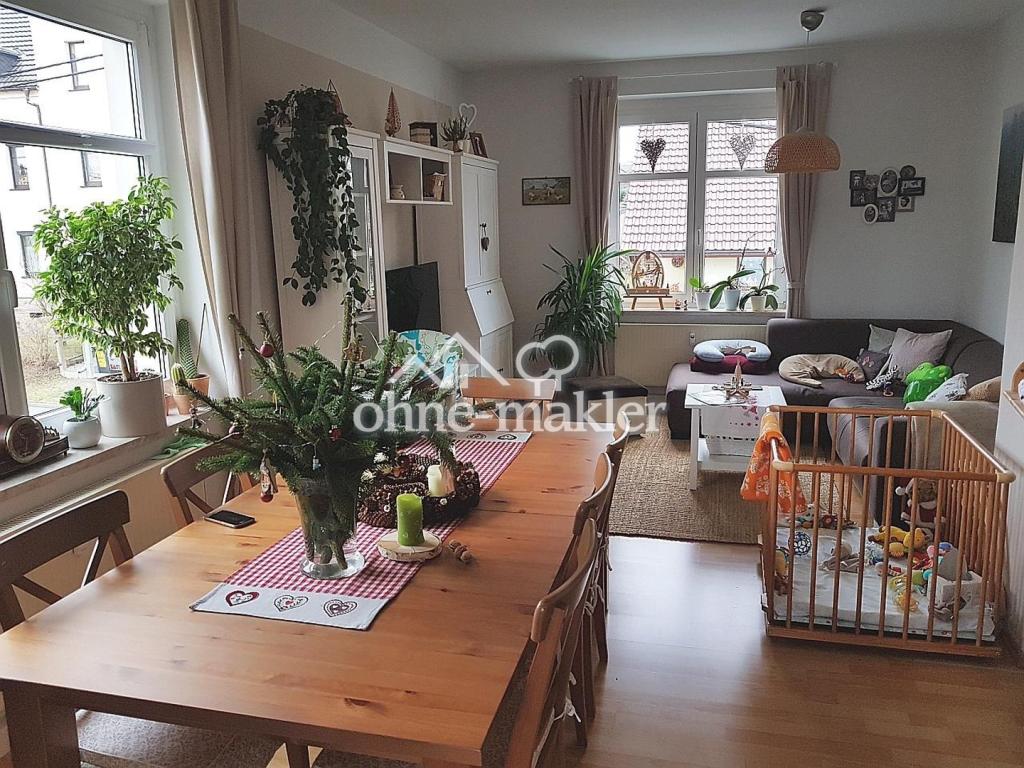Wohnzimmer eingerichtet