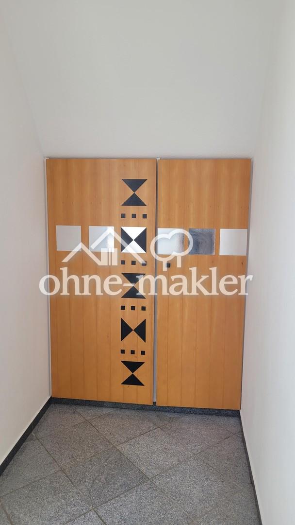 Garderobe mit Einbauschrank