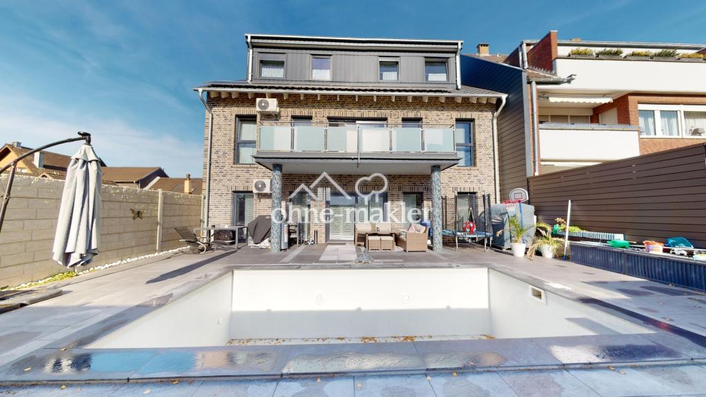 Hausanblick vom Pool