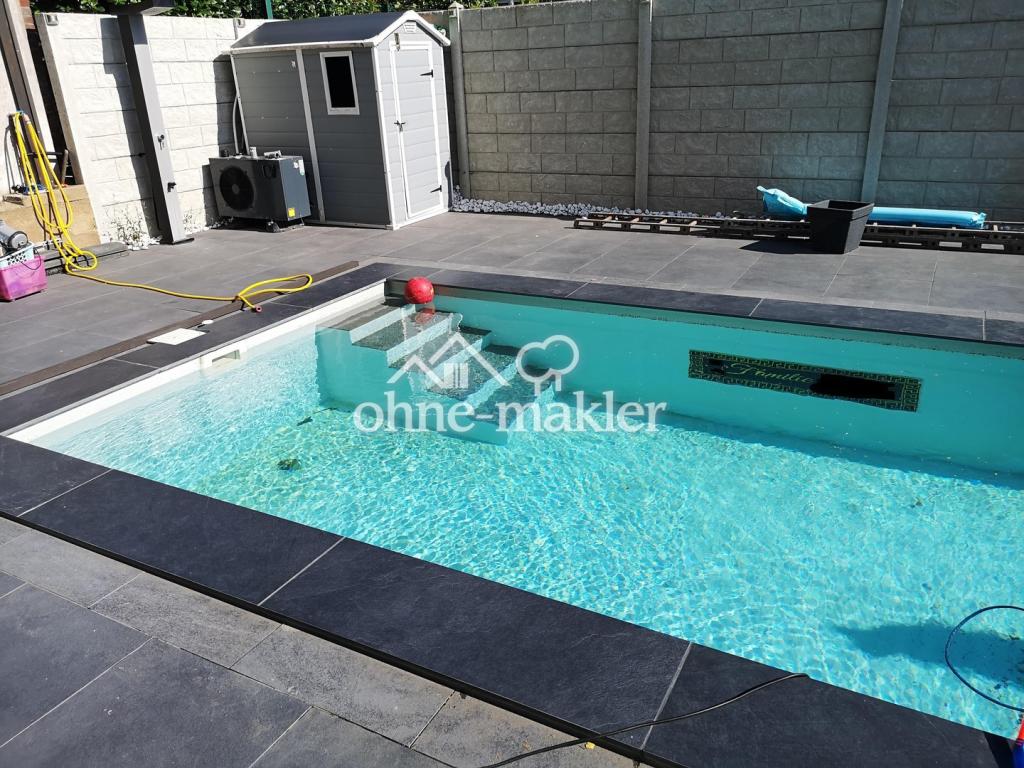Pool mit Treppe
