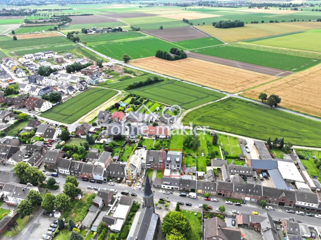 Frontansicht mit Umgebung