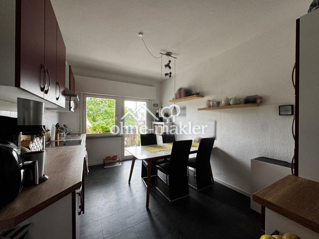 Küche mit Zugang zum Balkon