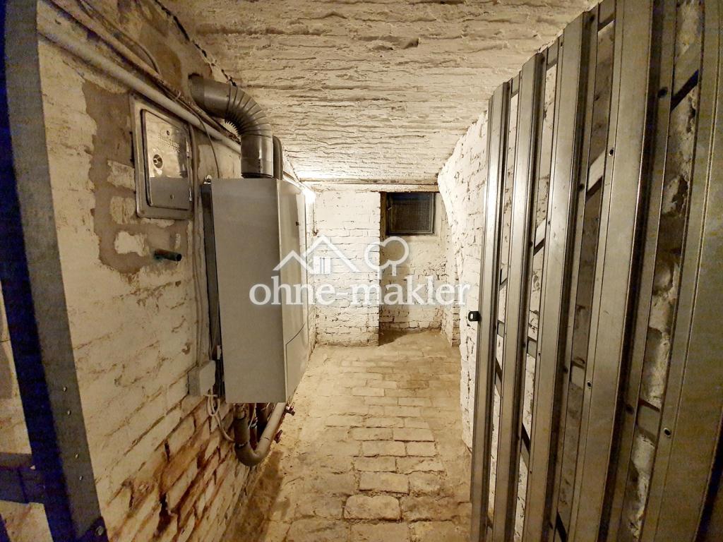 Keller mit Licht und Steckdose