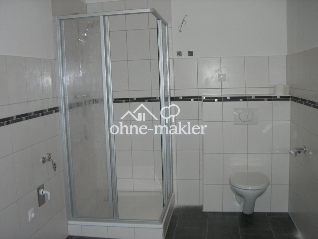 Dusche mit Hänge-WC