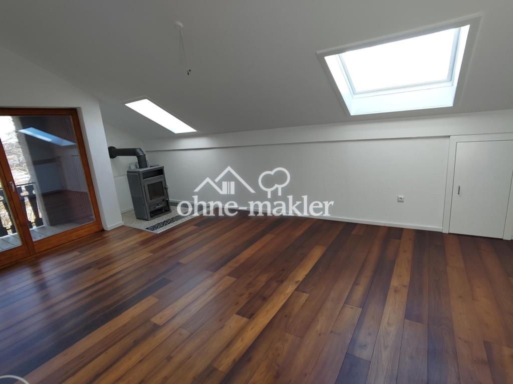 Wohnzimmer mit Hochmansarde