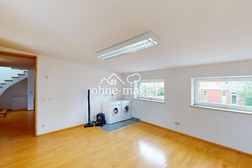 Hauswirtschaftsraum im OG